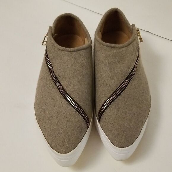 All Black, grey, felted flats. Size 40.5 - Picture 1 of 6